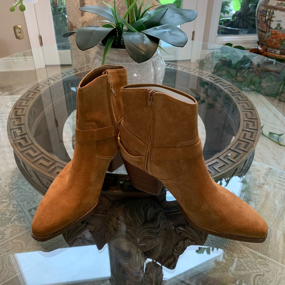 MICHAEL KORS GOLDIE SUEDE WESTERN STYLE BOOT!🤎